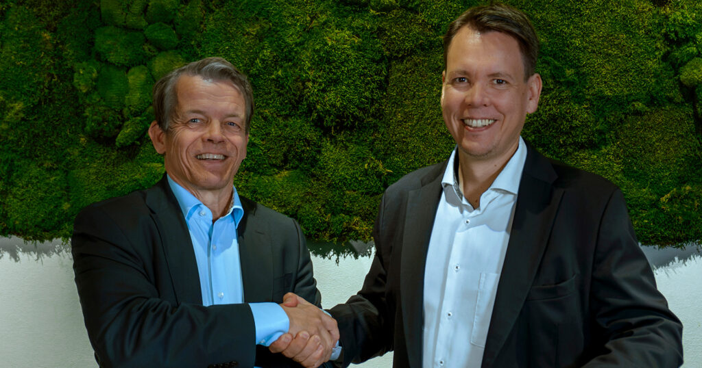 Image: Kimmo Koski, Managing Director, CSC and Juha Vartiainen, Co-founder & Chief Global Affairs Officer, IQM. Copyright: Peter Franco, IQM